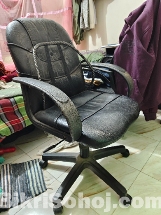 Revolving chair